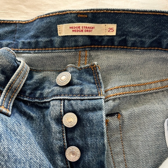 Levi’s Wedgie Straight Jeans - Picture 4 of 10